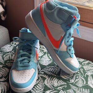 Nike High-Top Sneakers in Light Blue & Bright Orange